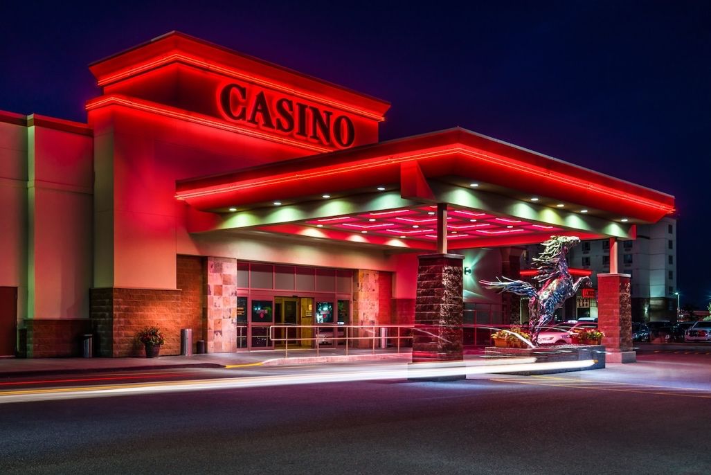 The Deerfoot Inn and Casino at night